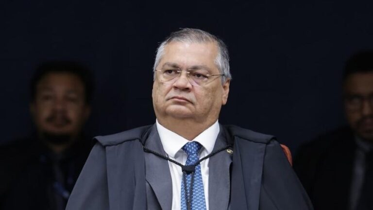 Flávio Dino determina investigação da PF sobre emendas em quatro cidades