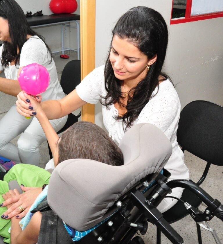 Montes Claros oferece reabilitação para pacientes com deficiência