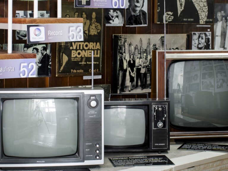 A evolução da televisão no Brasil ao longo das décadas