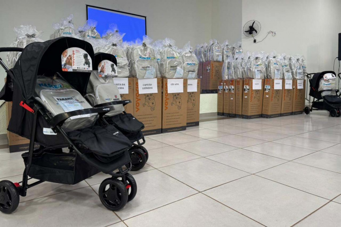 Governo entrega 607 kits de enxoval para bebês em Paraná