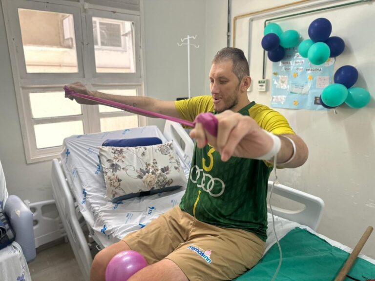 Homem mais alto do Brasil recebe alta após amputação