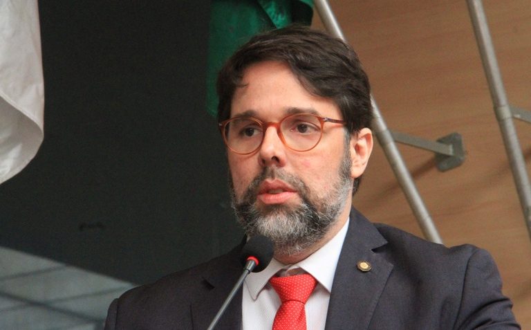 PL expulsa vereador por ofensas a Michelle Bolsonaro