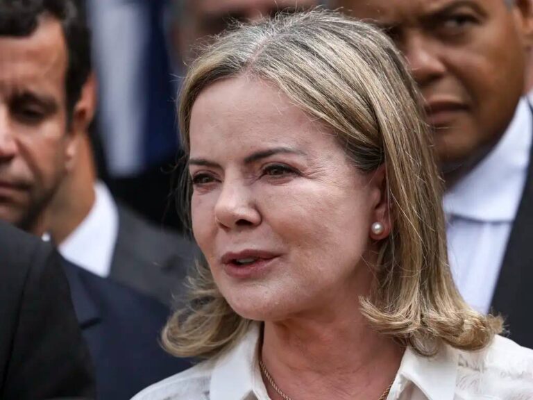 Gleisi critica Tarcísio e o chama de 'candidato fantoche'