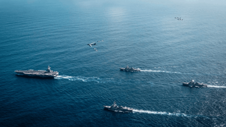 Chegada do porta-aviões Gerald R. Ford ao Caribe intensifica tensões com a Venezuela