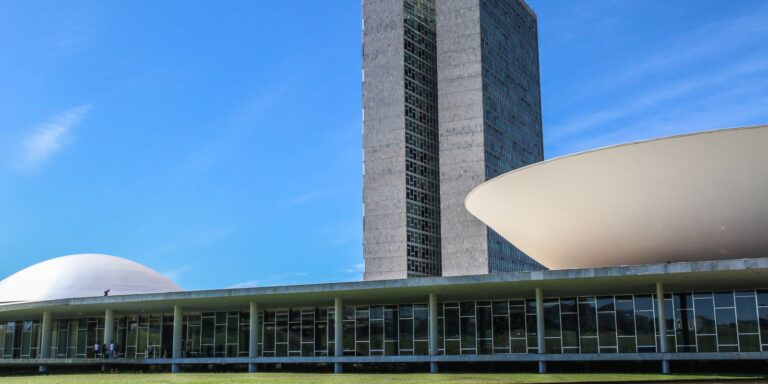 Projeto de decreto que revoga regras de aborto legal avança na Câmara