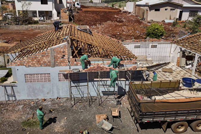 Cartão Reconstrução: apoio do Estado a atingidos por tornado no Paraná