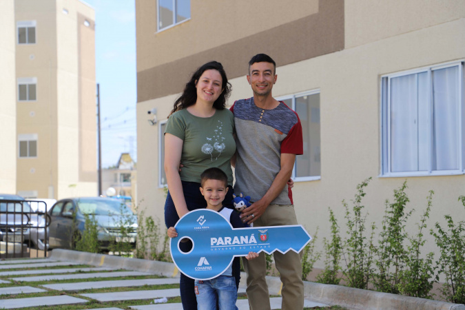 Araucária celebra entrega de casas para 128 famílias com apoio do Estado