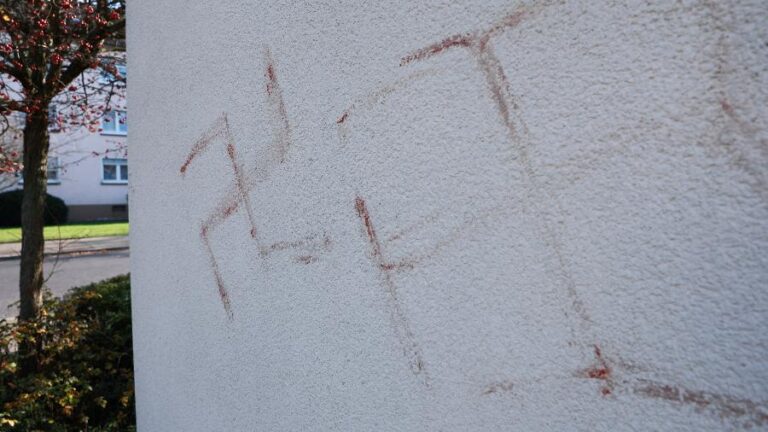 Vandalismo com sangue humano choca Hanau, na Alemanha
