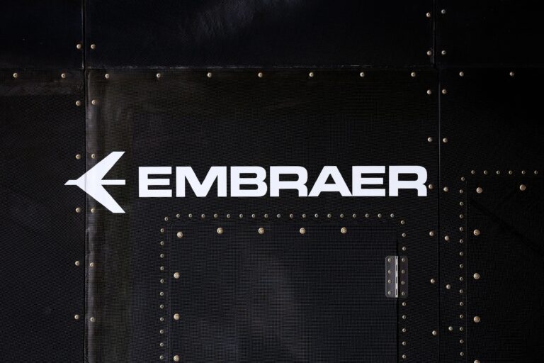 Trabalhadores da Embraer suspendem greve em São José dos Campos