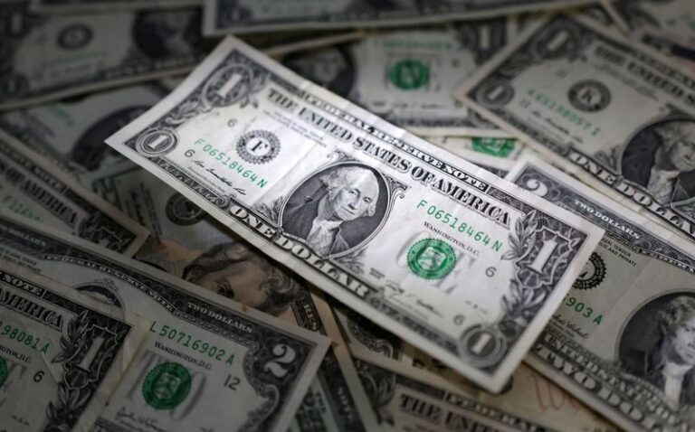 Dólar tem leve queda na abertura à espera de discurso de Powell