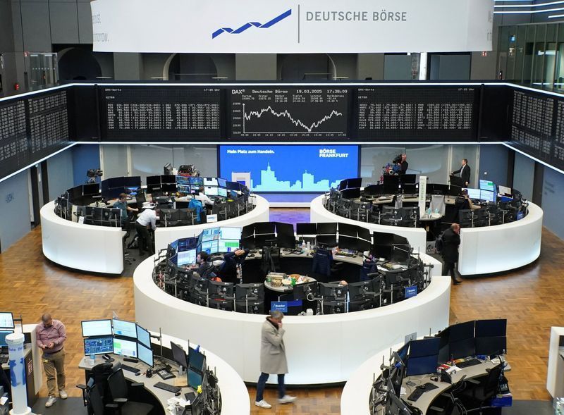Bolsas da Europa operam mistas com França, Nvidia e Fed no radar