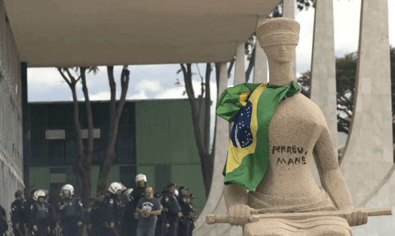 Moraes decide manter prisão domiciliar de Débora do Batom