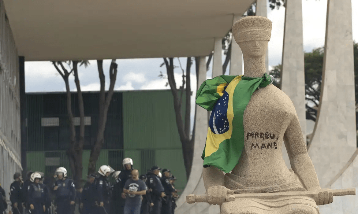 Moraes decide manter prisão domiciliar de Débora do Batom