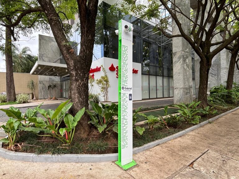 Torres de vigilância em prédios levantam dúvidas sobre dados e eficácia