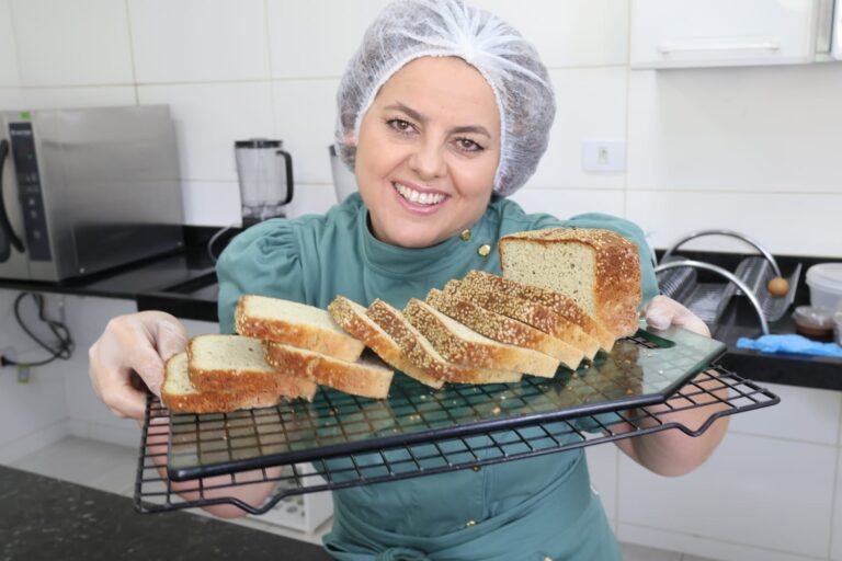 Mulher troca carreira por produção de pães sem glúten