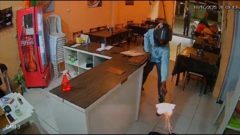 Câmera flagra momento que dono de pizzaria é morto a tiros na Bahia