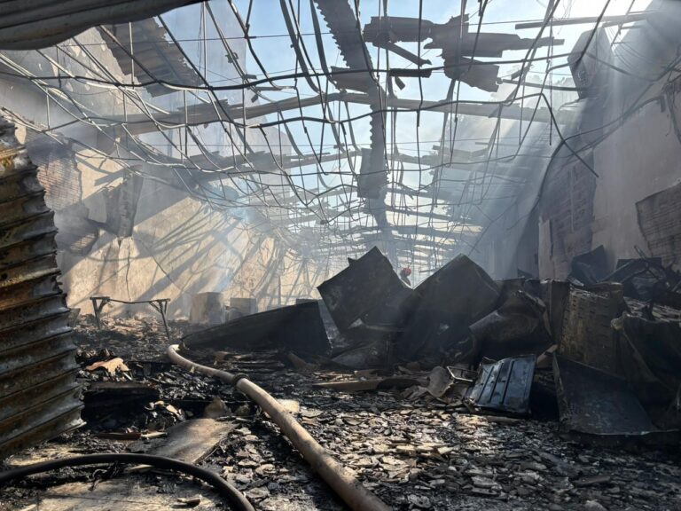 Incêndio em loja de móveis no centro de Corumbá