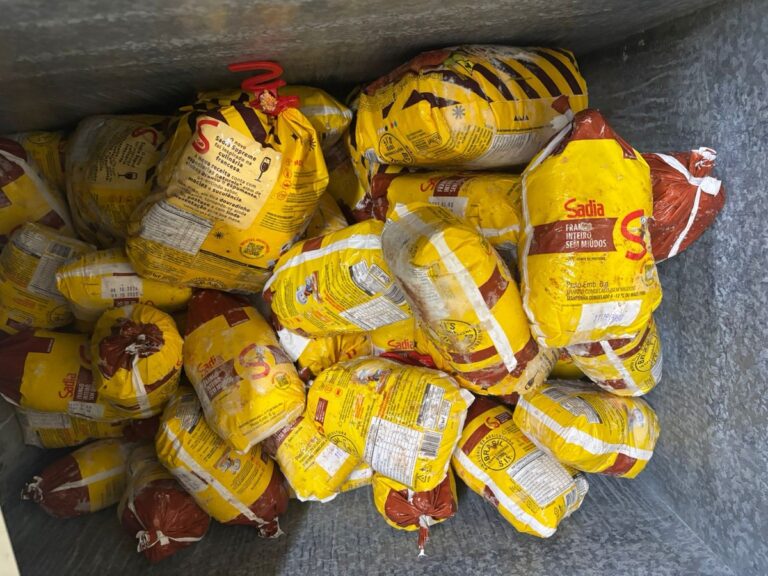 Vigilância Sanitária apreende uma tonelada de produtos vencidos à venda no DF