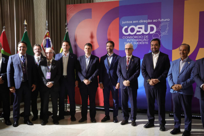 Governador Ratinho Junior é homenageado no Cosud e discute segurança pública