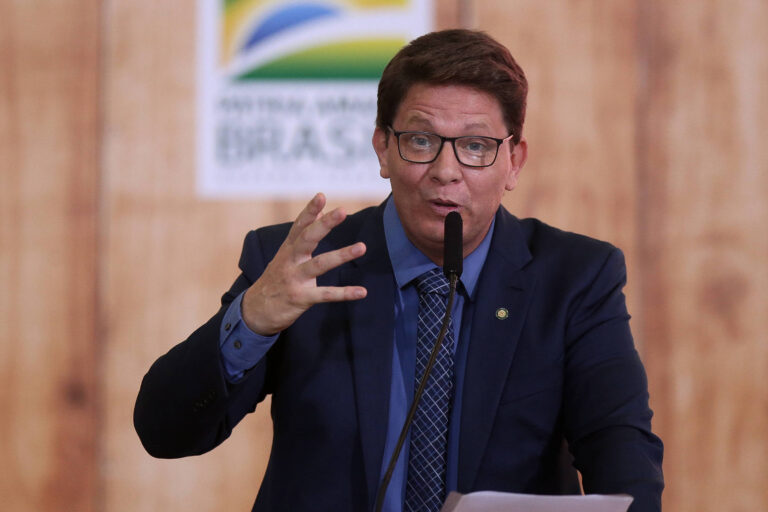 Mario Frias critica prisão de Bolsonaro como covardia e maldade calculada