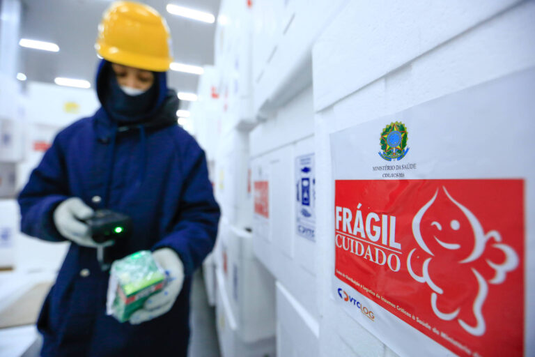 Perdas de R$ 7,3 bilhões no SUS em vacinas e insumos entre 2021 e 2023