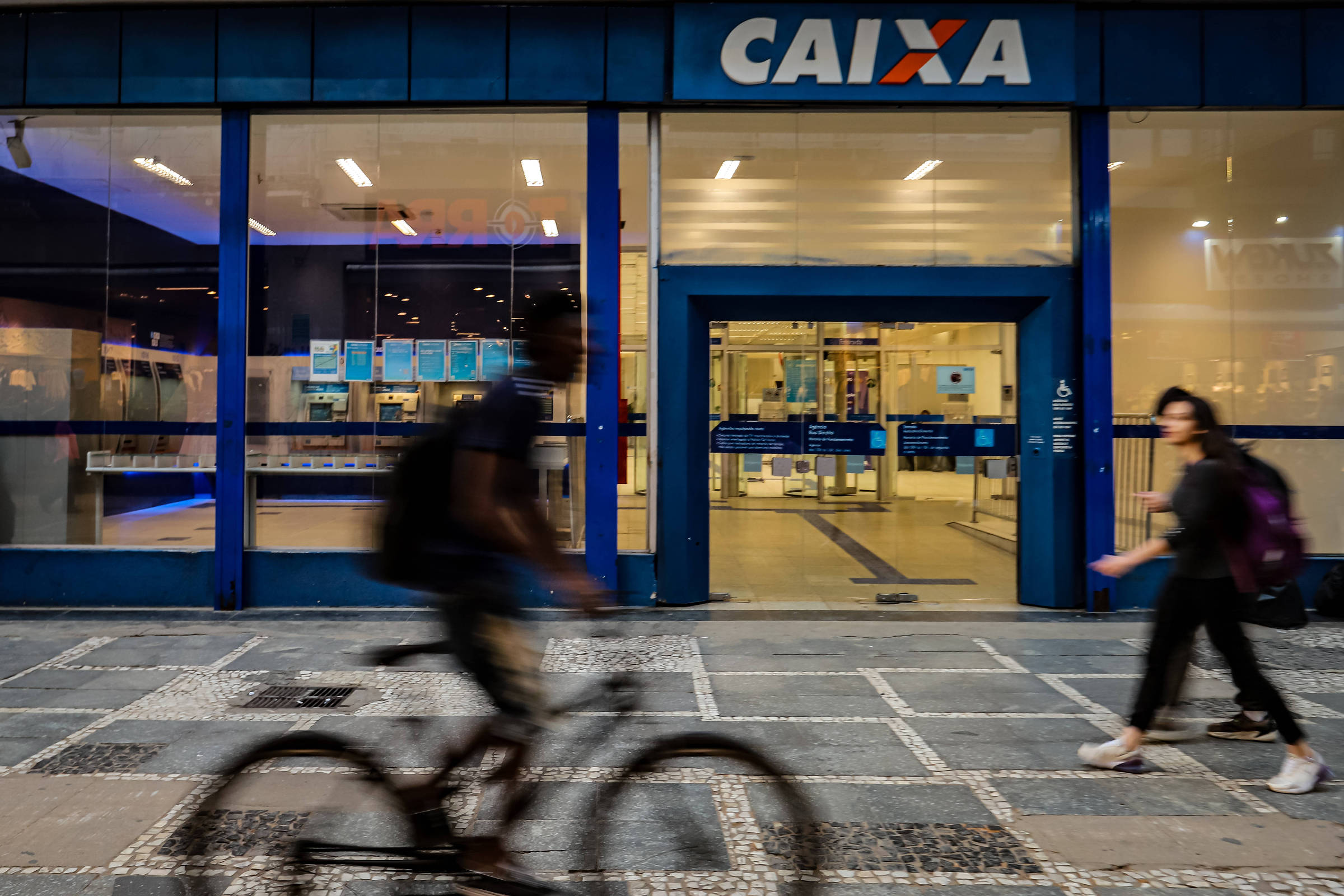 Concurso da Caixa oferece salários de até R$ 14.915