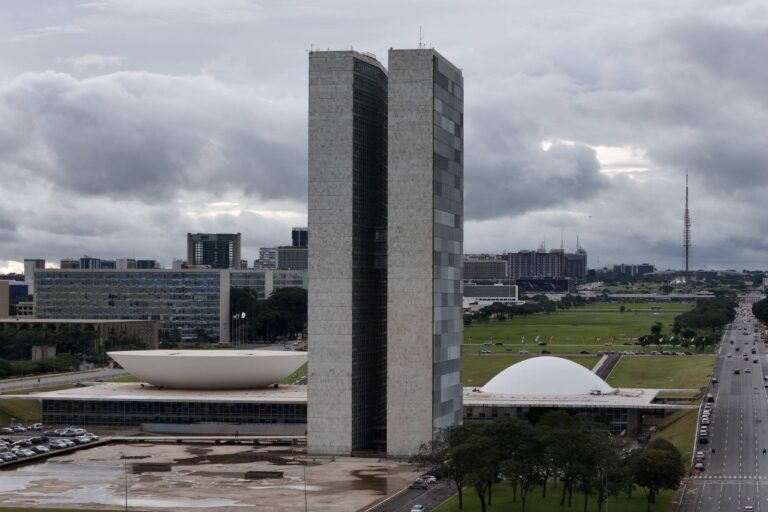 Câmara aprova aumento de 24% para servidores do Judiciário