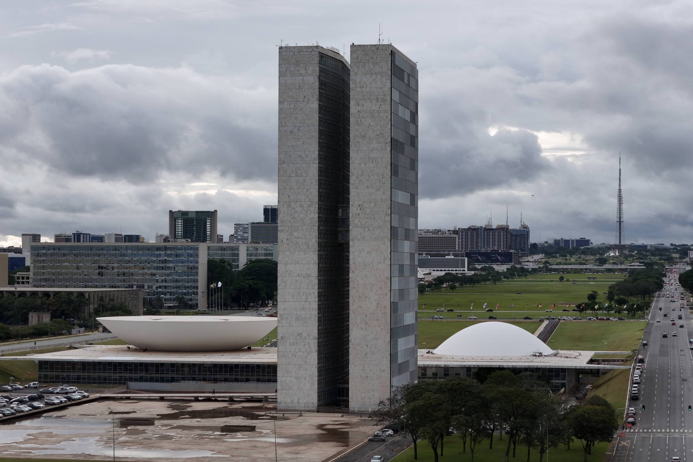 Câmara aprova aumento de 24% para servidores do Judiciário
