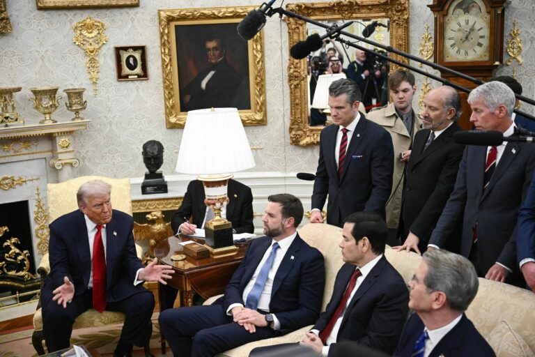 Trump propõe revogação da licença da ABC após questionamentos sobre Epstein