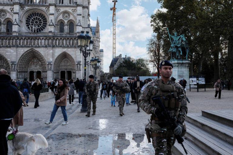 França divulga cartilha de sobrevivência e preparação para guerra
