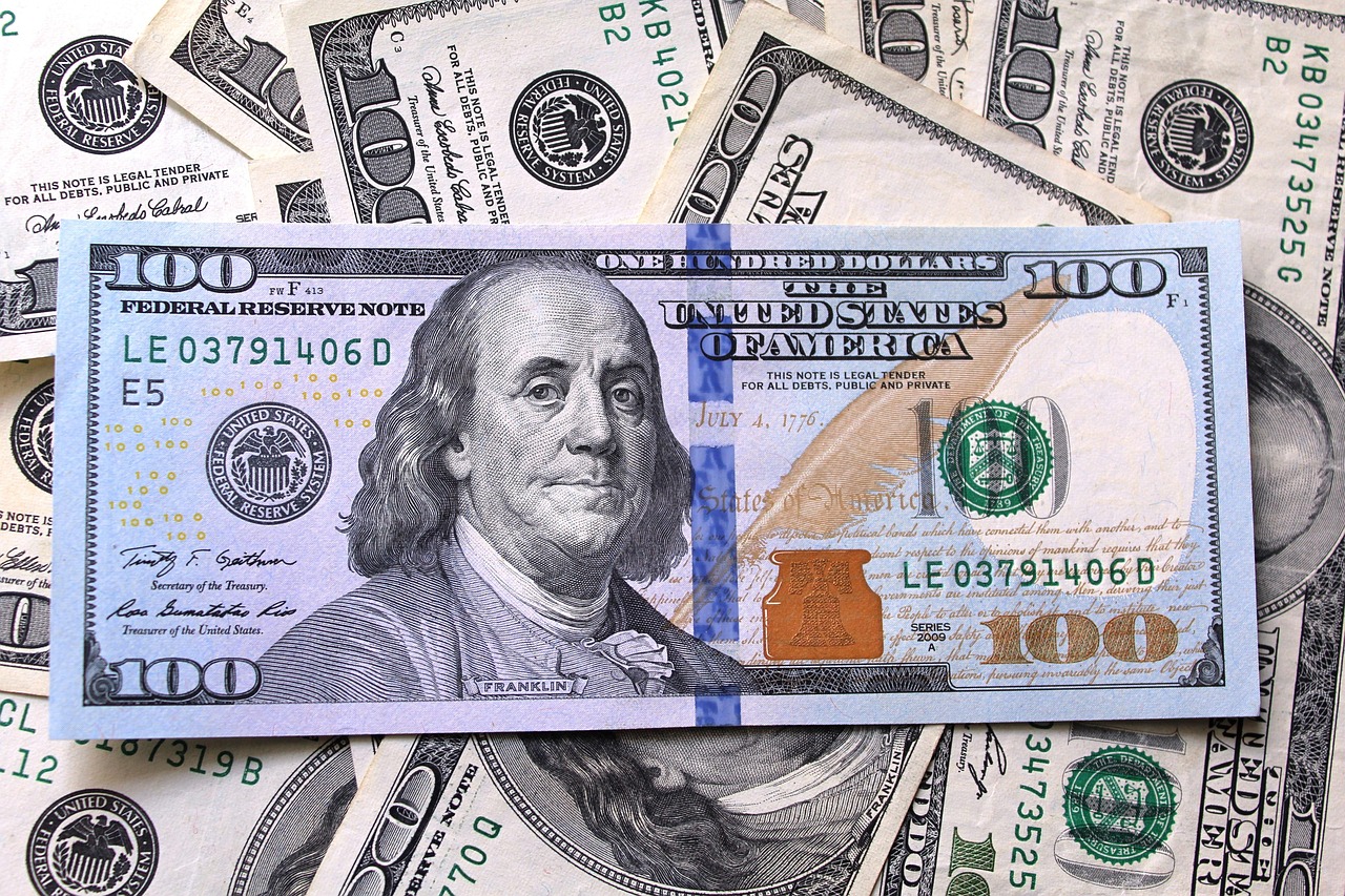 Dólar hoje: alta após queda com foco nos dados de inflação dos EUA