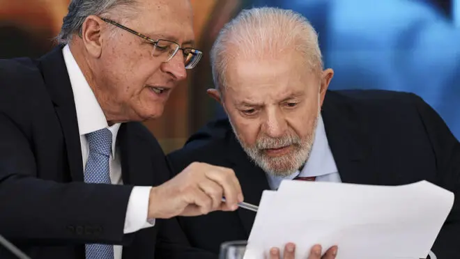 Governo reduz imposto de importação para carne e outros alimentos
