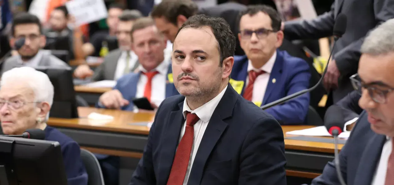 Cassação avança e Glauber braga inicia greve de fome