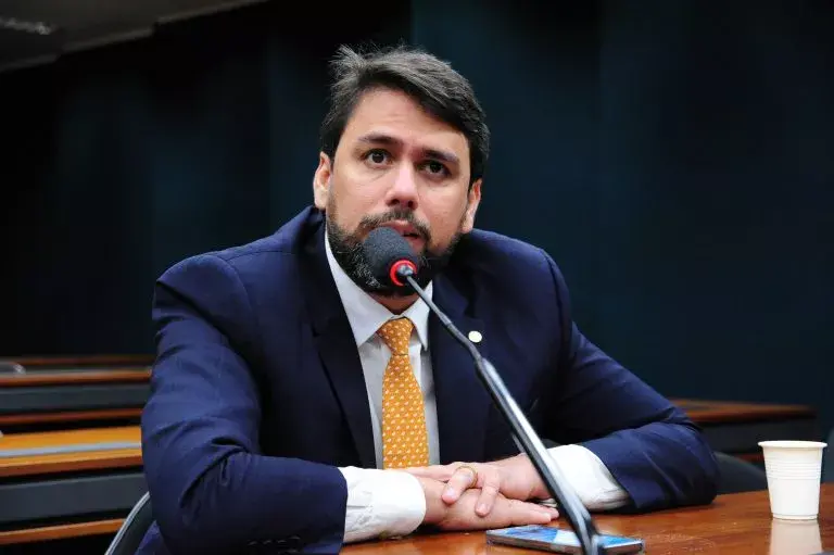 Pedro Lucas recusa ministério, mas mantém diálogo com Lula