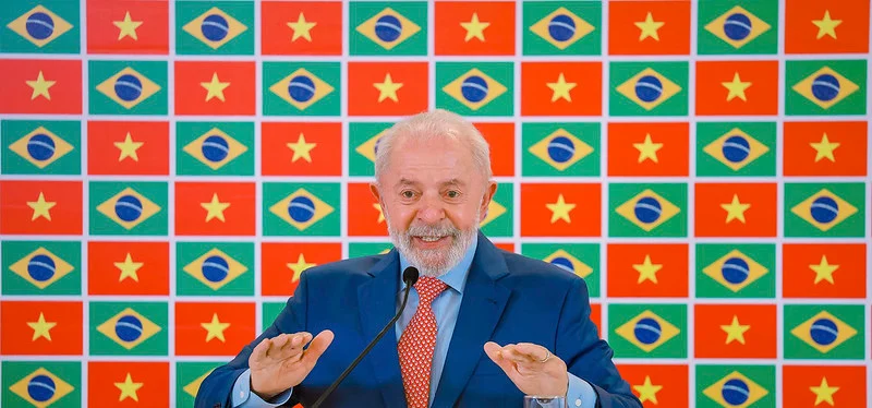 Lula reage a tarifas dos EUA e promete resposta