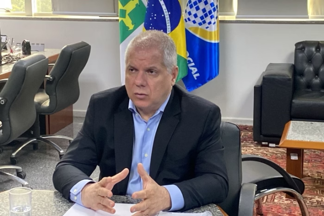Presidente do INSS é afastado em investigação de fraude de R$ 6,3 bi
