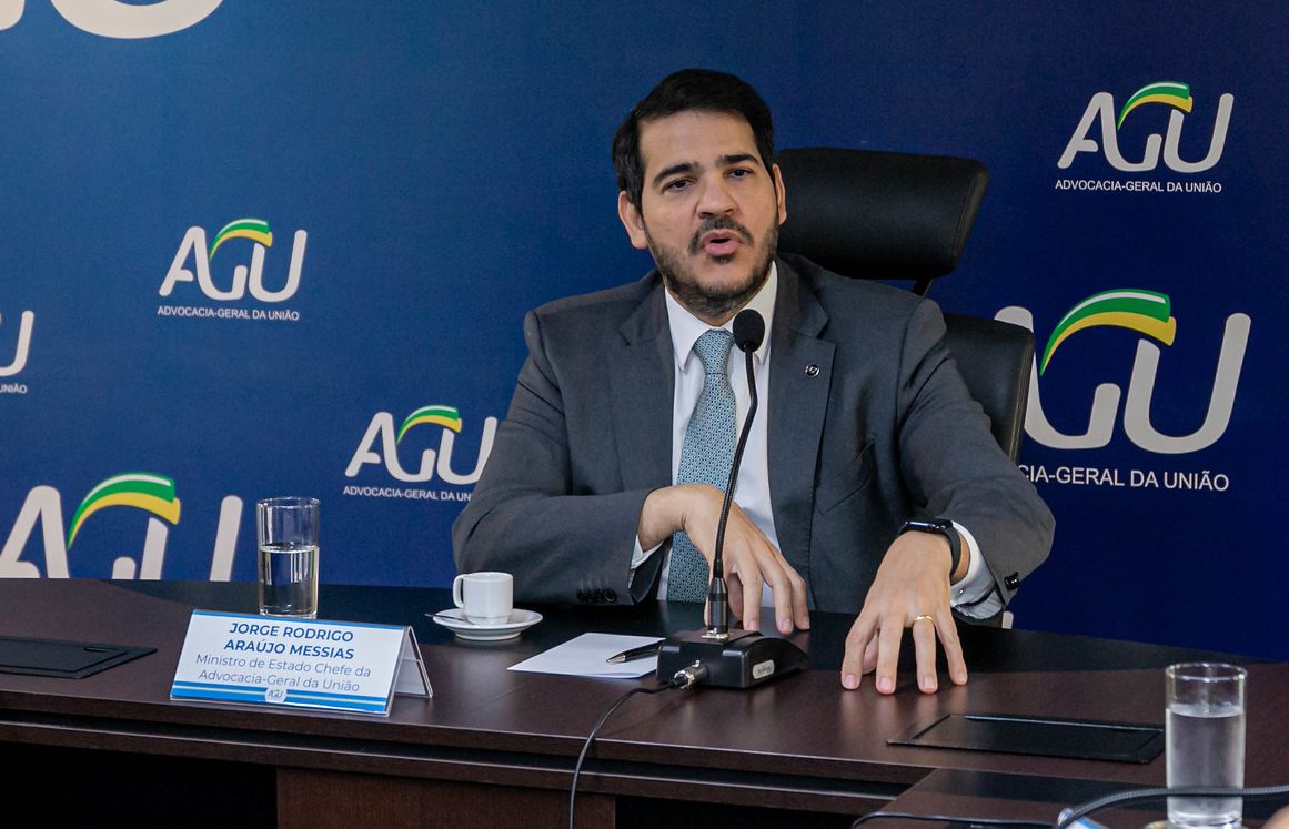 AGU pede bloqueio de R$ 2,56 bilhões de entidades ligadas a fraudes no INSS
