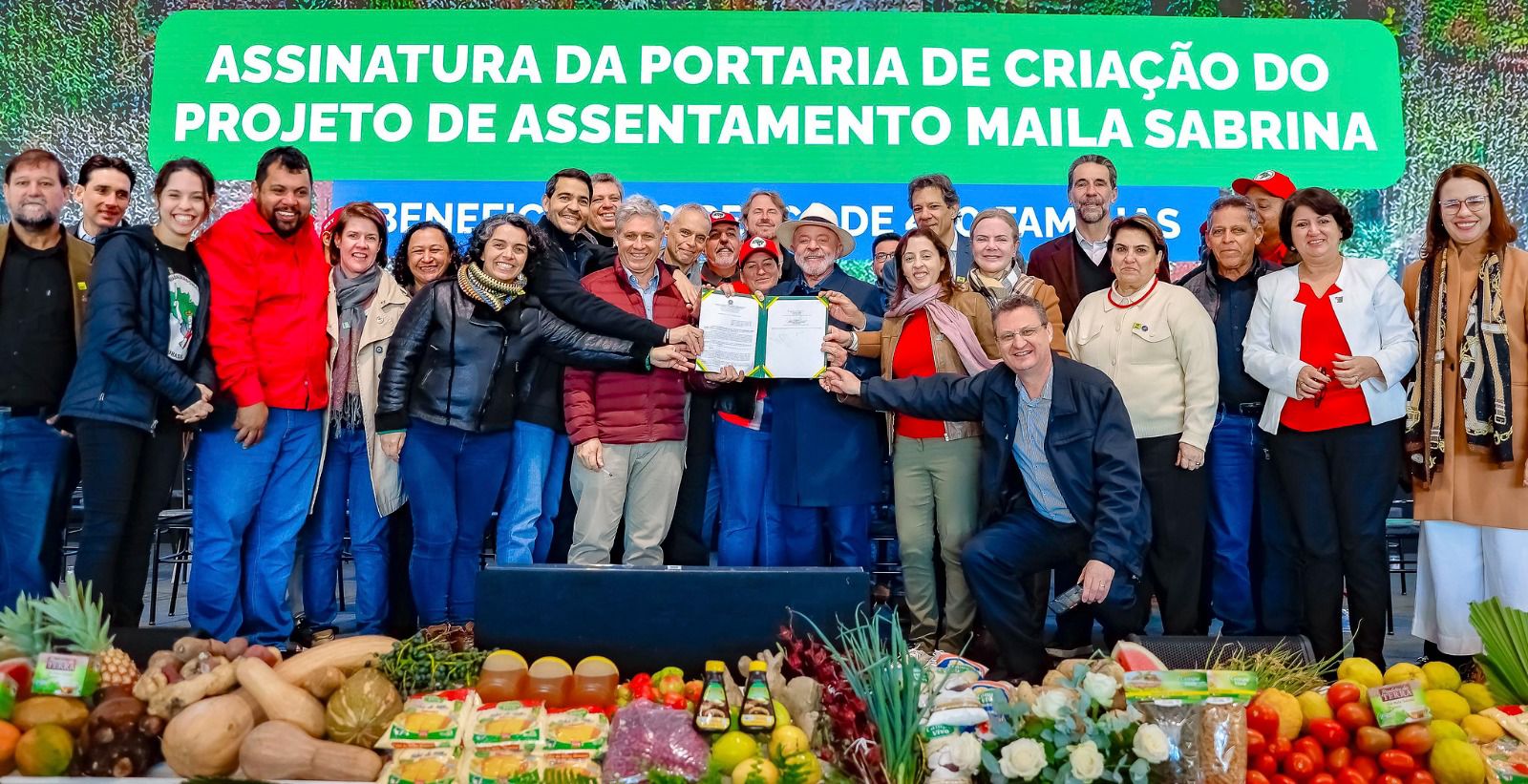 Com Lula no Paraná, veja deputados que participaram da formalização de assentamento
