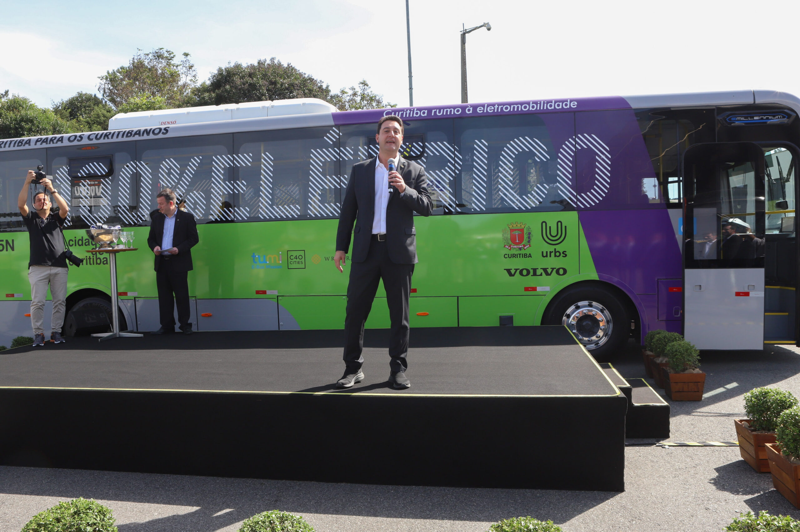 Paraná vai produzir primeiros ônibus biarticulados 100% elétricos do mundo