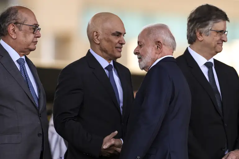 Lula aciona STF para reverter derrota no Congresso e manter aumento do IOF