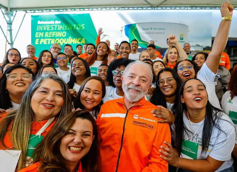 Lula acena com candidatura em 2026 e nega conflito com o Congresso