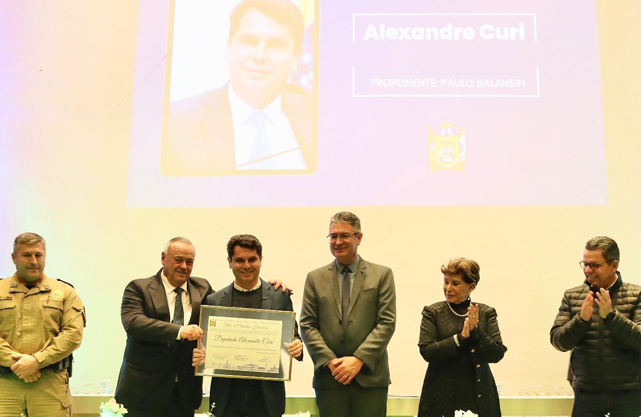 Alexandre Curi recebe título de Cidadão Honorário em Ponta Grossa
