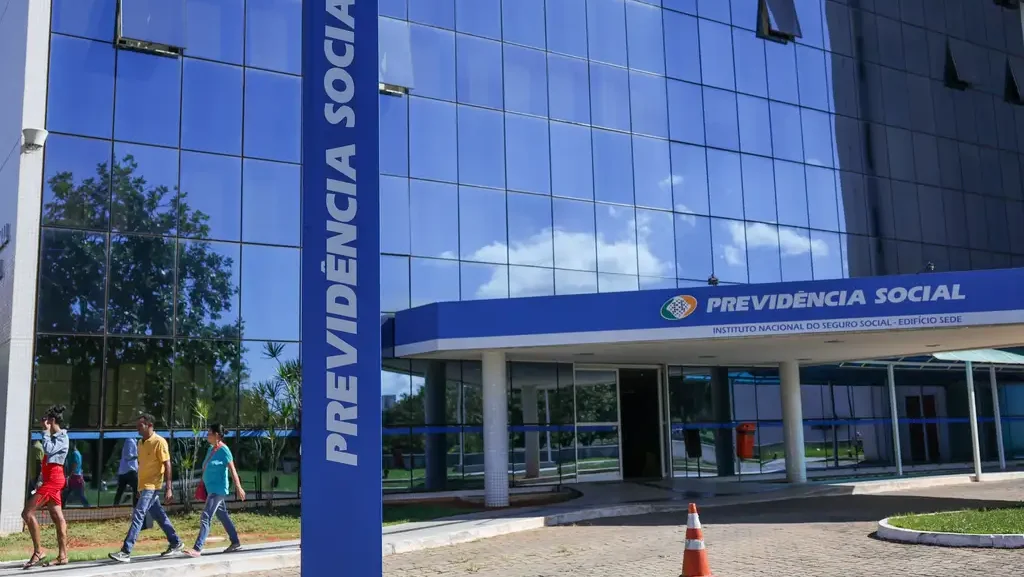 INSS Devolve Mais de R$ 1 Bilhão a Aposentados e Pensionistas Lesados por Descontos Indevidos