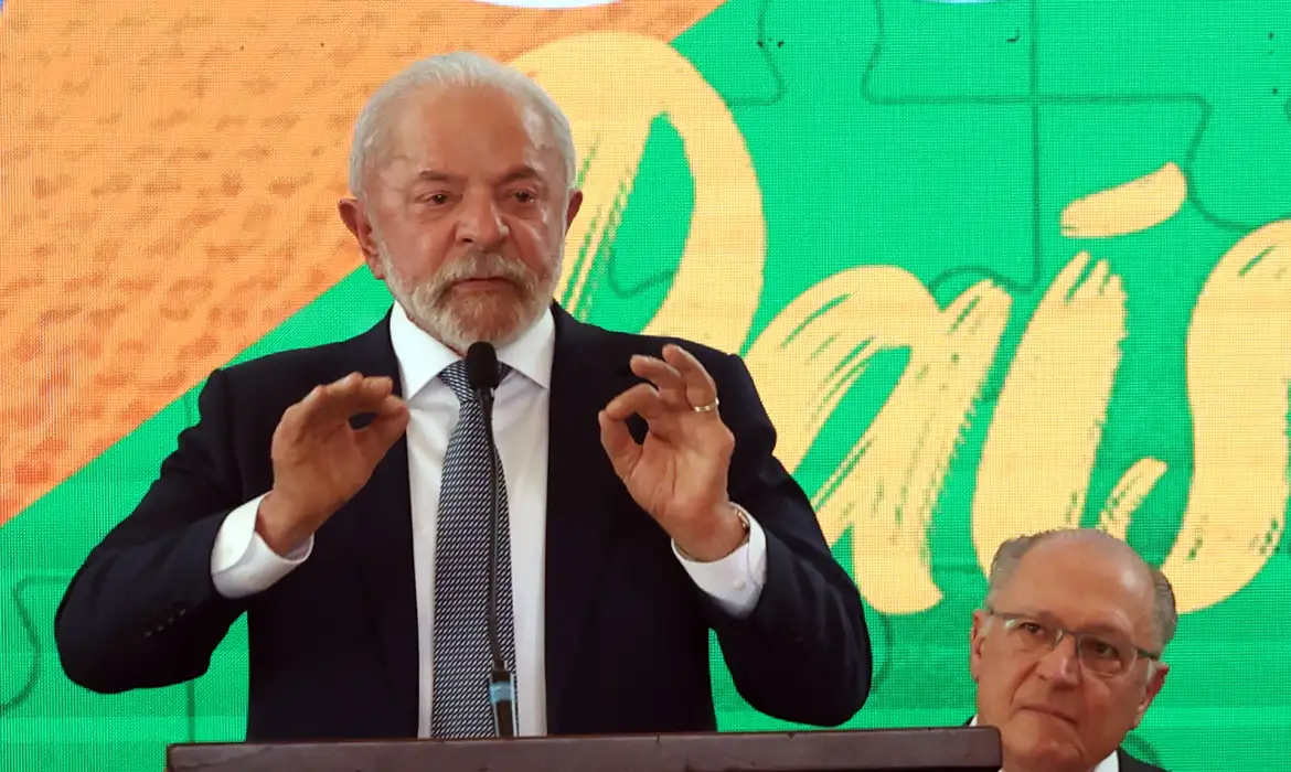 Brasil aciona OMC contra tarifa de 50% imposta por Trump a produtos nacionais