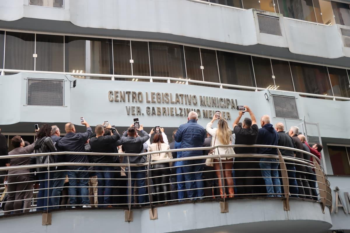 Câmara de Florianópolis Imortaliza Legado de Gabrielzinho com Homenagem em Prédio do Legislativo