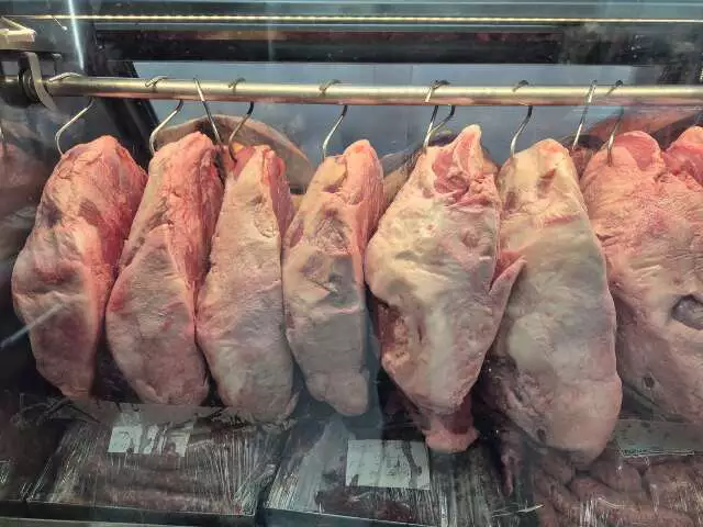 Cobrança Extra por Corte de Carne Surpreende Consumidor em Campo Grande; Procon Alerta