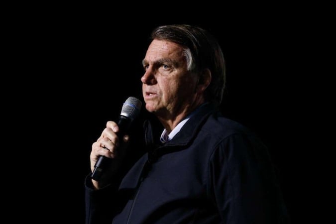 STF aperta o cerco contra Bolsonaro: Moraes exige explicações sobre risco de fuga e uso de redes sociais