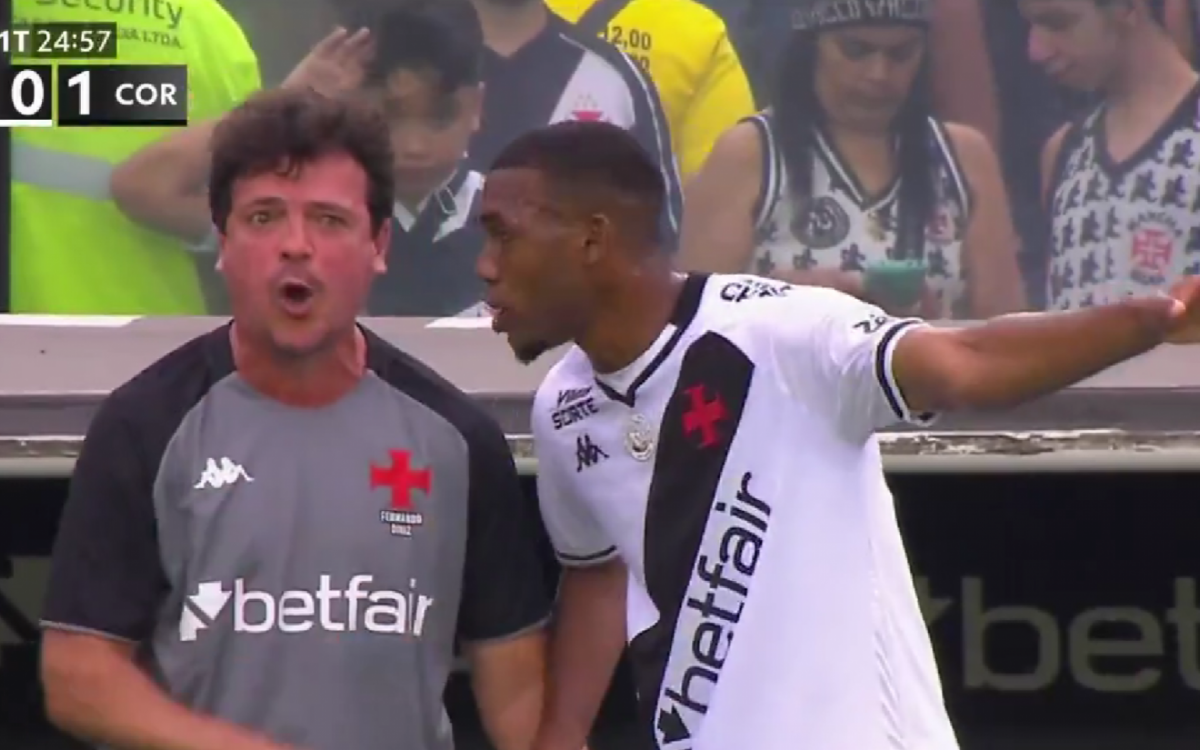 Flagrante! Leitura labial revela Diniz esbravejando com Rayan em derrota do Vasco: ‘Você está f… o time’