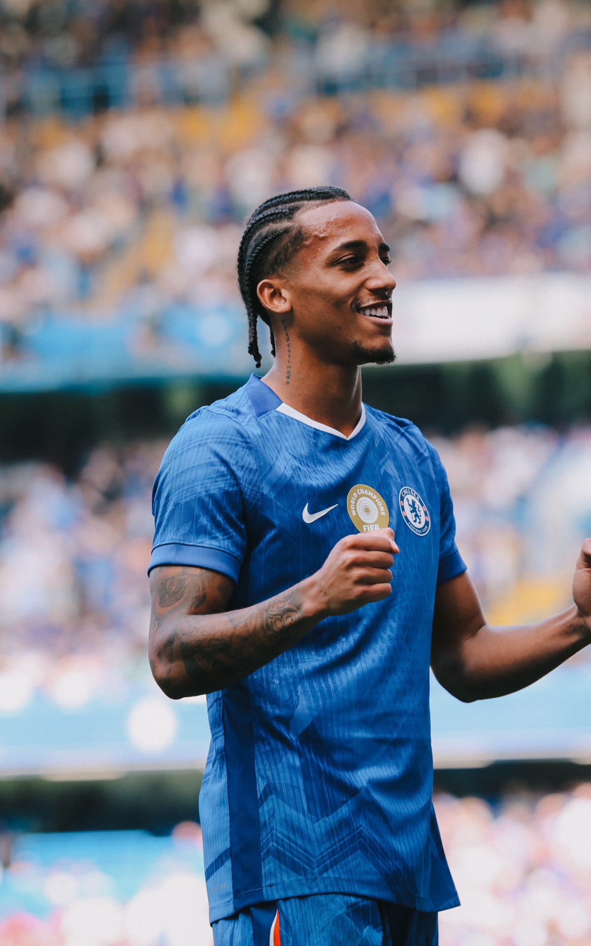 Brasileiros João Pedro e Estêvão Brilham em Goleada do Chelsea, Ofuscando Estreia de Modric