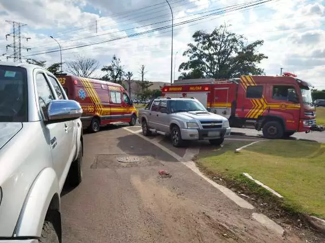 Jovem Motociclista Fere-se em Colisão na Av. Ministro João Arinos; Testemunhas Relatam Convulsão